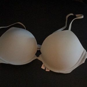 Victoria’s Secret Brand New T-shirt Plunge Bra 34C